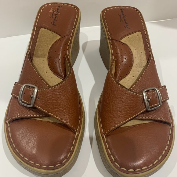 BROWN'S LANDING LEATHER SLIP ON SLIPPERS SIZE 7.5M - Picture 1 of 7